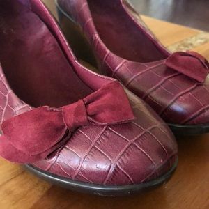 Adorable wedges from Vionic.  All day comfort and great for work or casual wear!